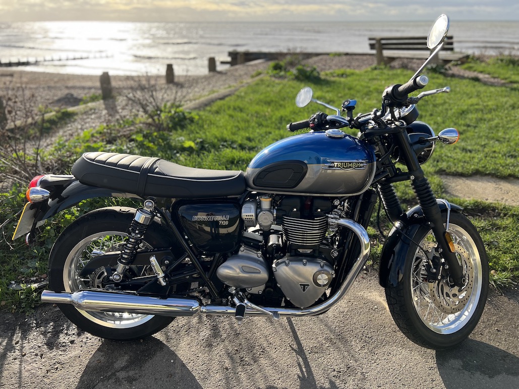 Triumph Bonneville T120 Review