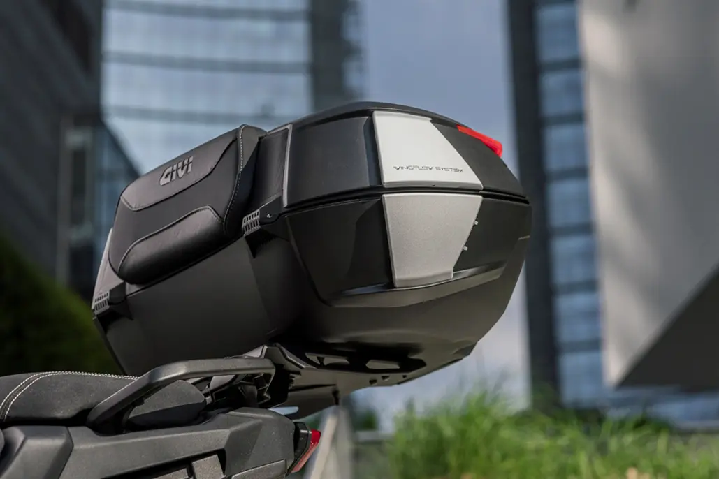 GIVI V49 AIR: The first top case shaped in the Pininfarina wind tunnel